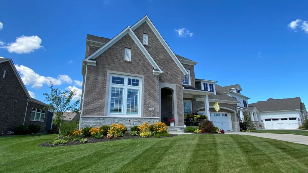 Early Spring Fertilizer Treatments Should Contain a Good Amount of Nitrogen banner-house-with-nice-green-lawn